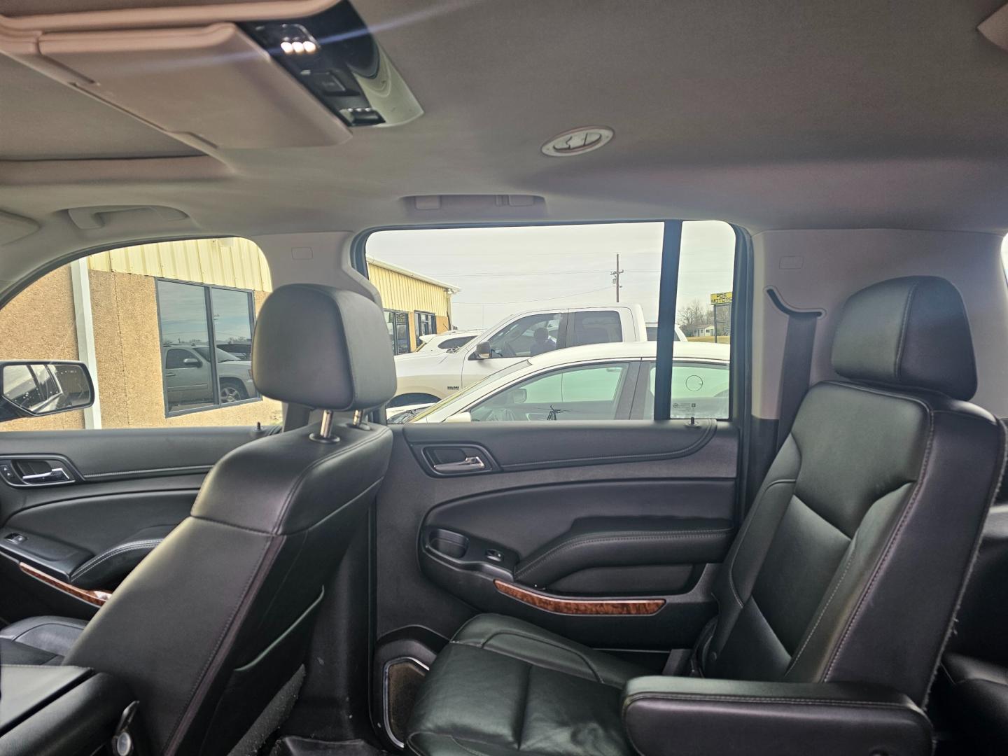 2018 BLACK Chevrolet Suburban Premier 2WD (1GNSCJKC3JR) with an 5.3L V8 OHV 16V engine, 6A transmission, located at 533 S Seven Points BLVD, Seven Points, TX, 75143, (430) 255-4030, 32.313999, -96.209351 - Photo#5